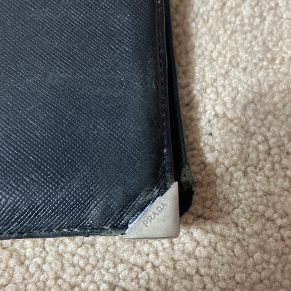 PRADA VINTAGE BLACK LEATHER BIFOLD WALLET - Picture 2 of 9